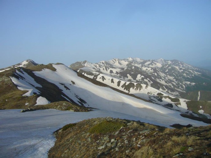 Obronci Šar planine i dalje pod snegom