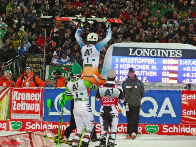 Henrik Kristoffersen na rukama Hirschera i Neureuthera