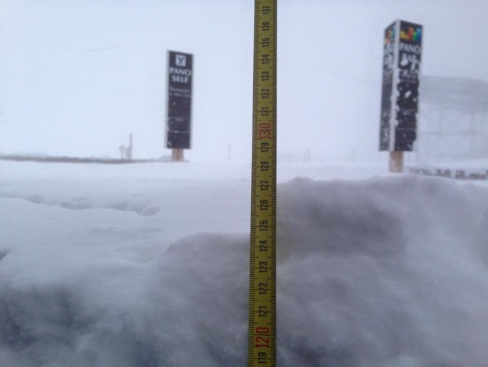 125 cm snega u Les 2 Alpes