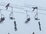 Neverovatno spasavanje na ski liftu (VIDEO) Neverovatno spasavanje na ski liftu (VIDEO)